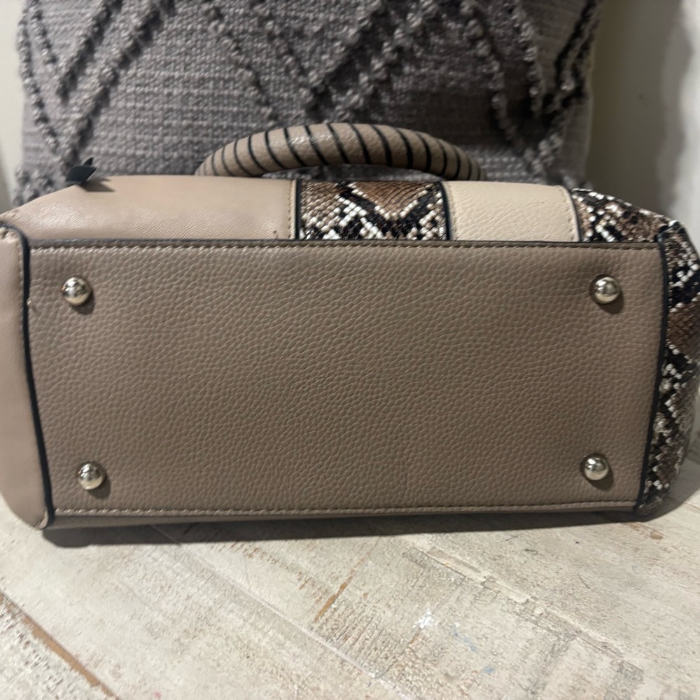 ❤️Carlos by Carlos Santana Rosa Tassel Handbag - Picture 5 of 7